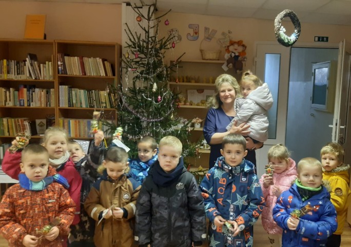 Pie svētku eglītes 